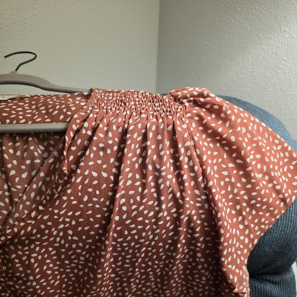 Women's Rust Patterned Top - Picture 2 of 3
